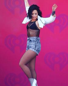 Demi Lovato tutta nuda senza Photoshop 14