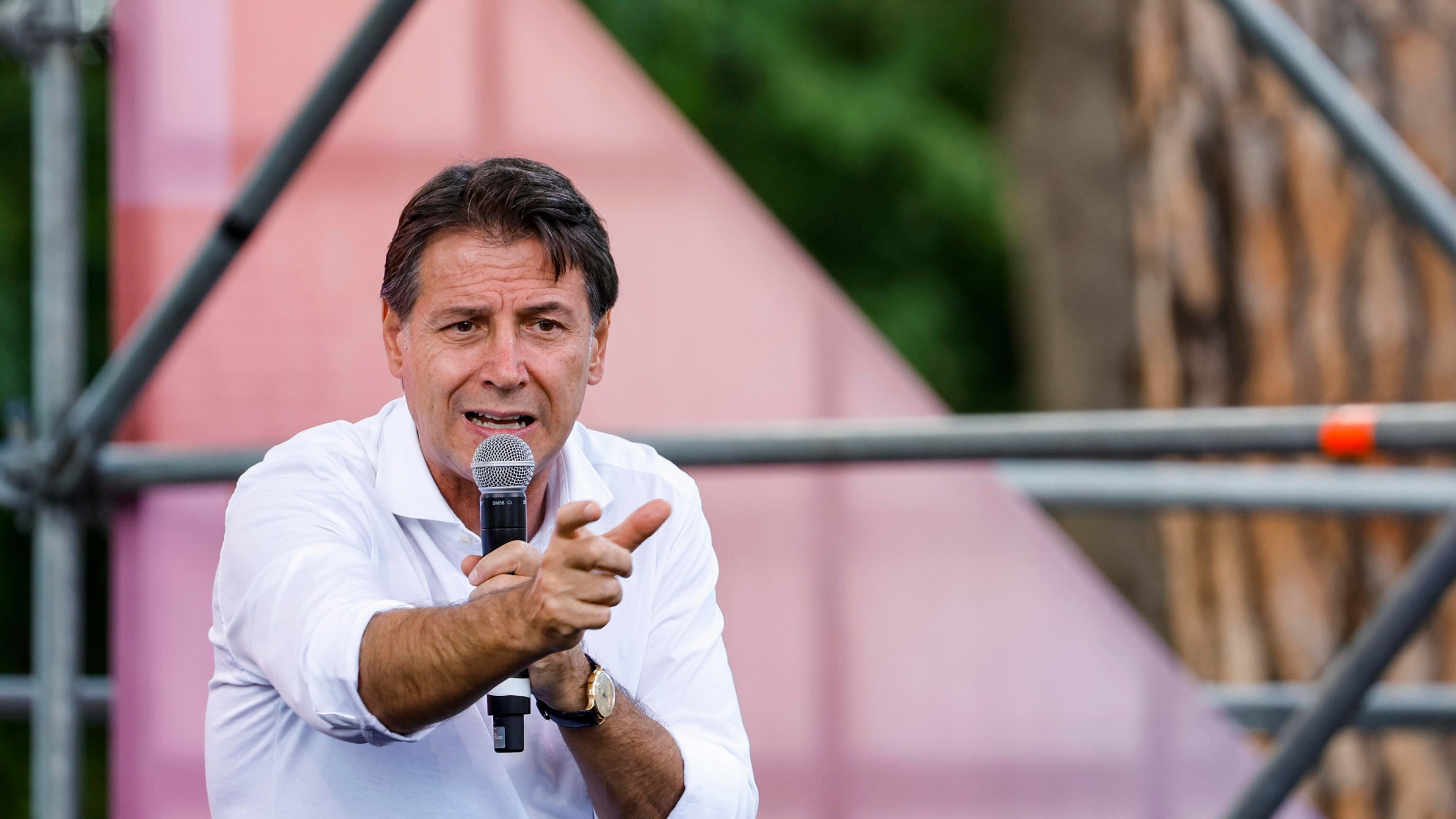 "Russia, gravi le voci in campagna elettorale. Larghe intese? Senza 5s. E col Pd non dialogo"