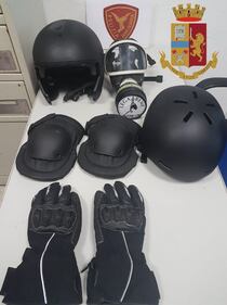 Torino, anarchici verso la città con armi e maschere antigas: fermati 2