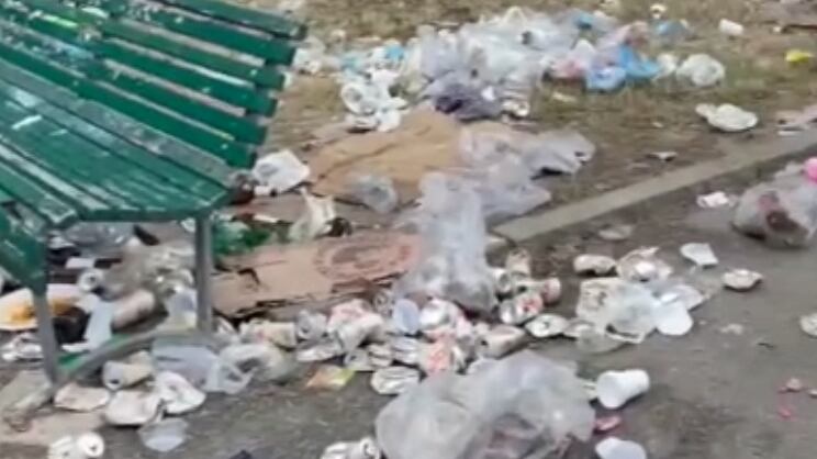 Sporcizia, schiamazzi e alcol, ma il Comune di Milano non ferma le feste abusive dei sudamericani