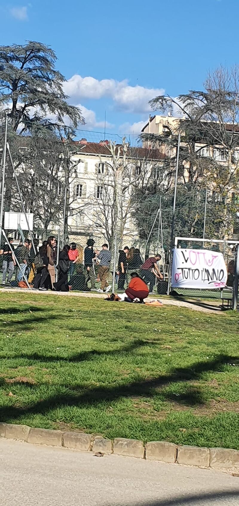 Rave party illegale in piazza  17