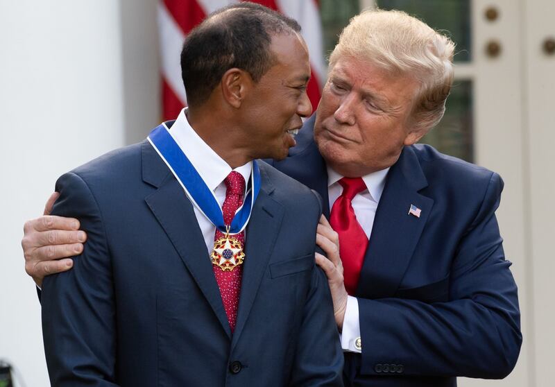Donald Trump conferisce a Tiger Woods la medaglia presidenziale della Libertà 1