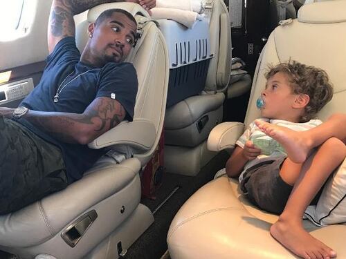 Melissa Satta pubblica una foto con Boateng e il figlio, ma un particolare scatena la rete