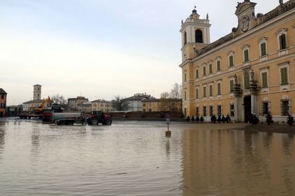 Il torrente Parma esce dagli argini 3