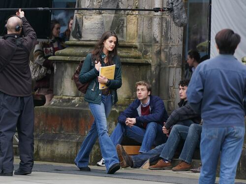 Ecco le prime foto di William e Kate in "The Crown": come saranno (e il confronto)