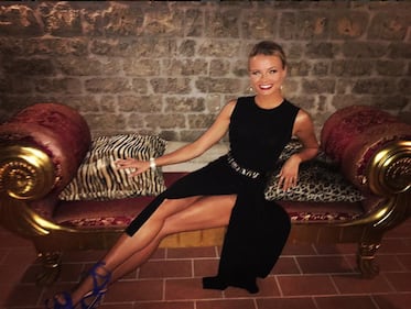 Mercedesz Henger in bikini sulla neve 2