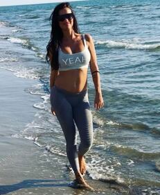 Antonella Mosetti, corsa sexy in spiaggia 1