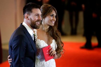 Messi dice sì alla sua Antonella: ecco le foto del lieto evento 17