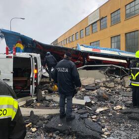 Genova, le immagini choc dei soccorsi 9