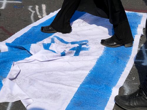 Rete di neonazisti on line, anche insulti a Meloni e Schlein: "Burattine degli ebrei"