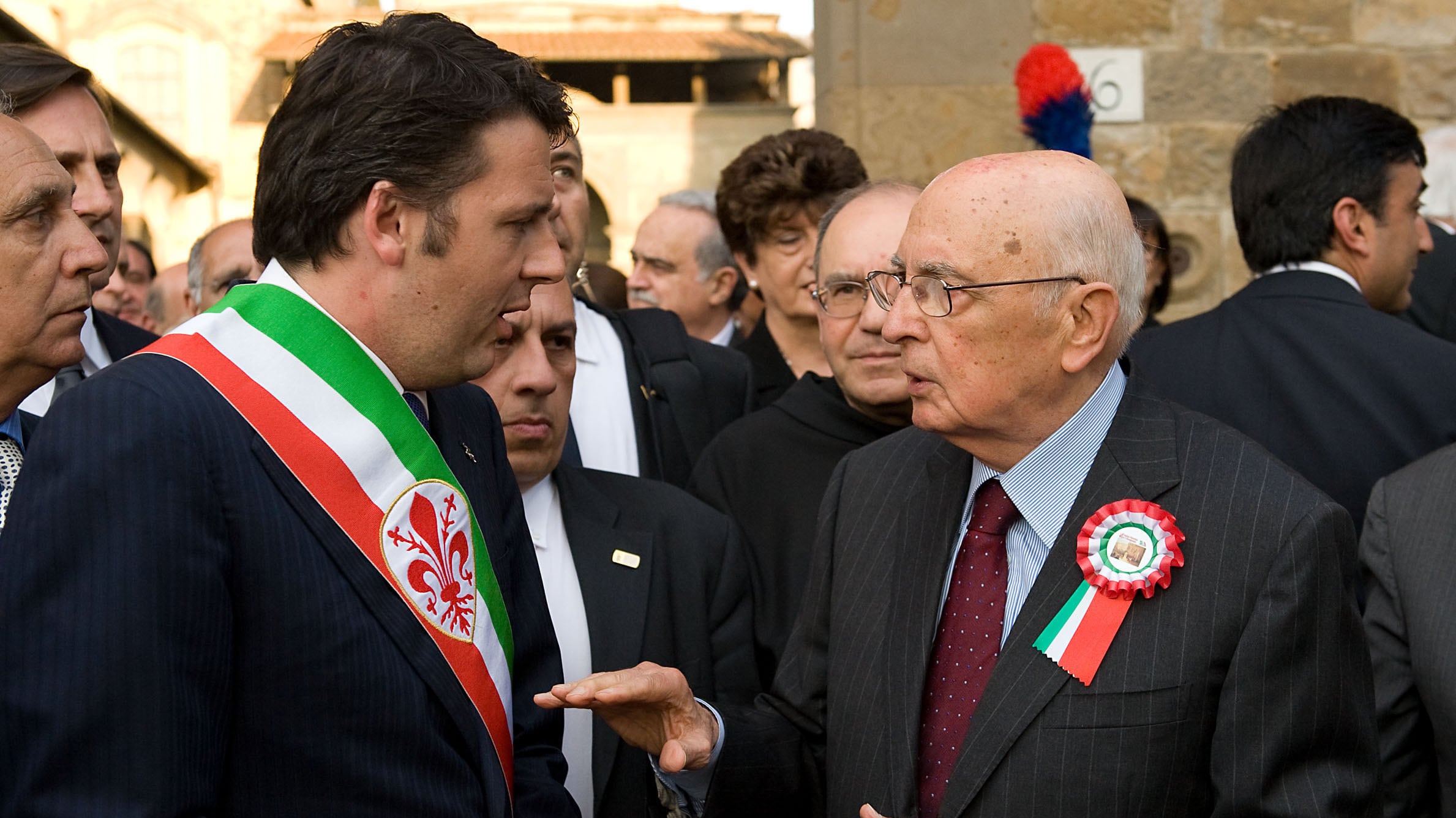 Renzi scatena l'ira dei bersaniani: "Ha la stessa ricetta del Cav"
