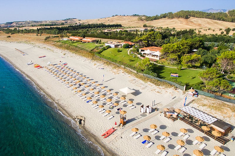 La meravigliosa spiaggia del Calalandrusa Beach & Nature Resort dove verrà registrata la nuova stagione di Temptation Island