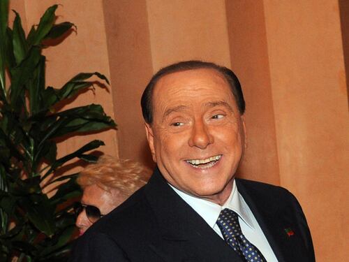 Berlusconi in campo in Sicilia Una casa per stare tra la gente