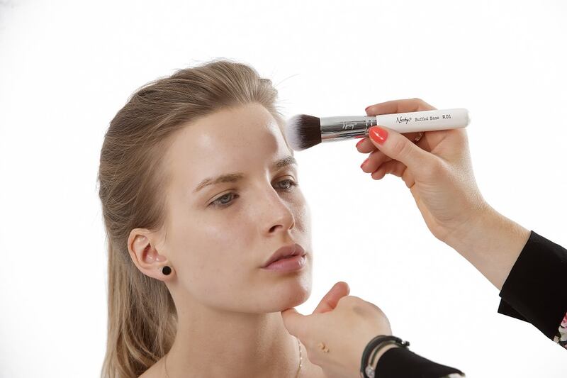 Trucco viso, stili differenti 32