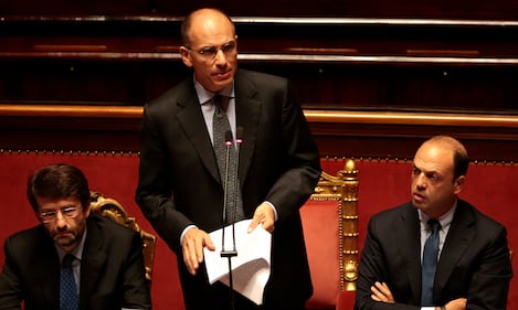 Alfano seduto tra i banchi del governo 3