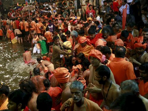 I colori della festa indiana del Kumbh Mela