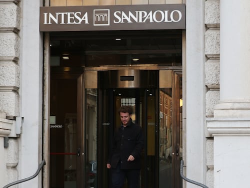 Intesa Sanpaolo a Miart con un omaggio a Schifano e Ryman