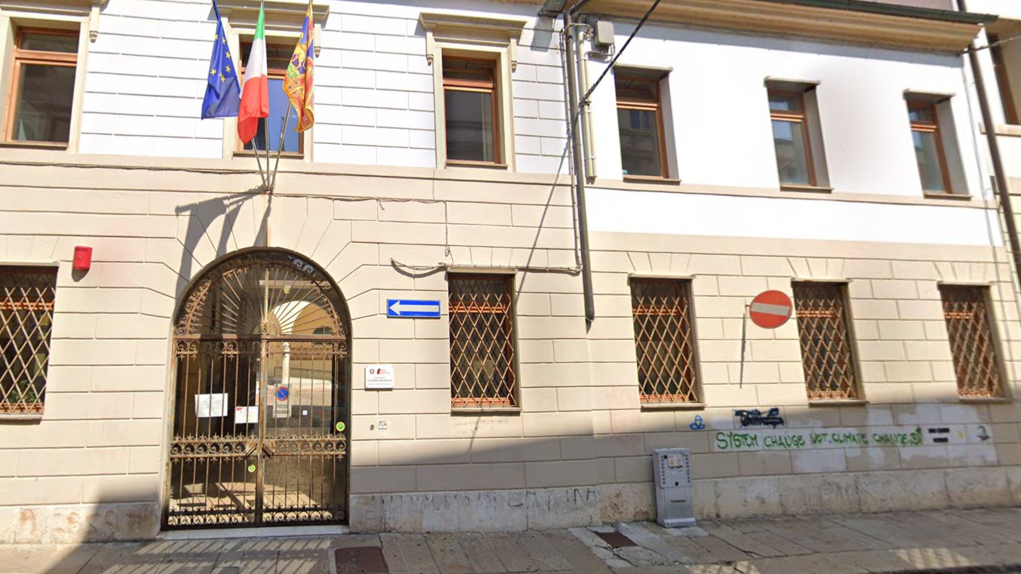 Scontri davanti al liceo. E la sinistra ci monta un caso politico