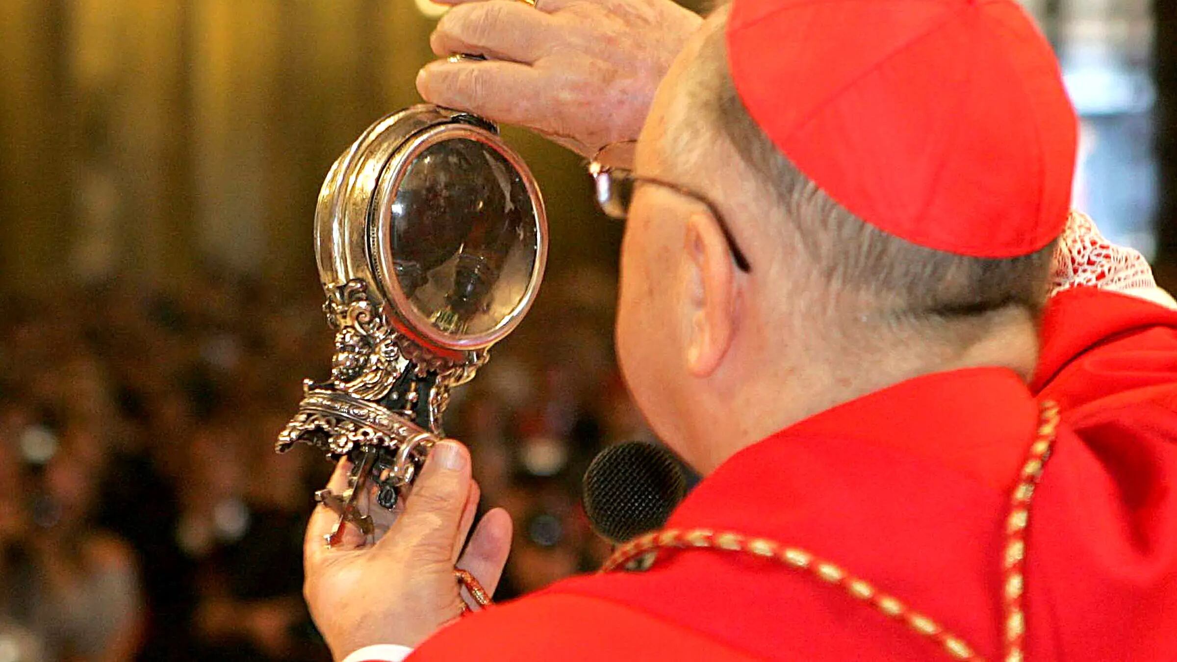 Nuovo miracolo. Si è sciolto il sangue di San Gennaro