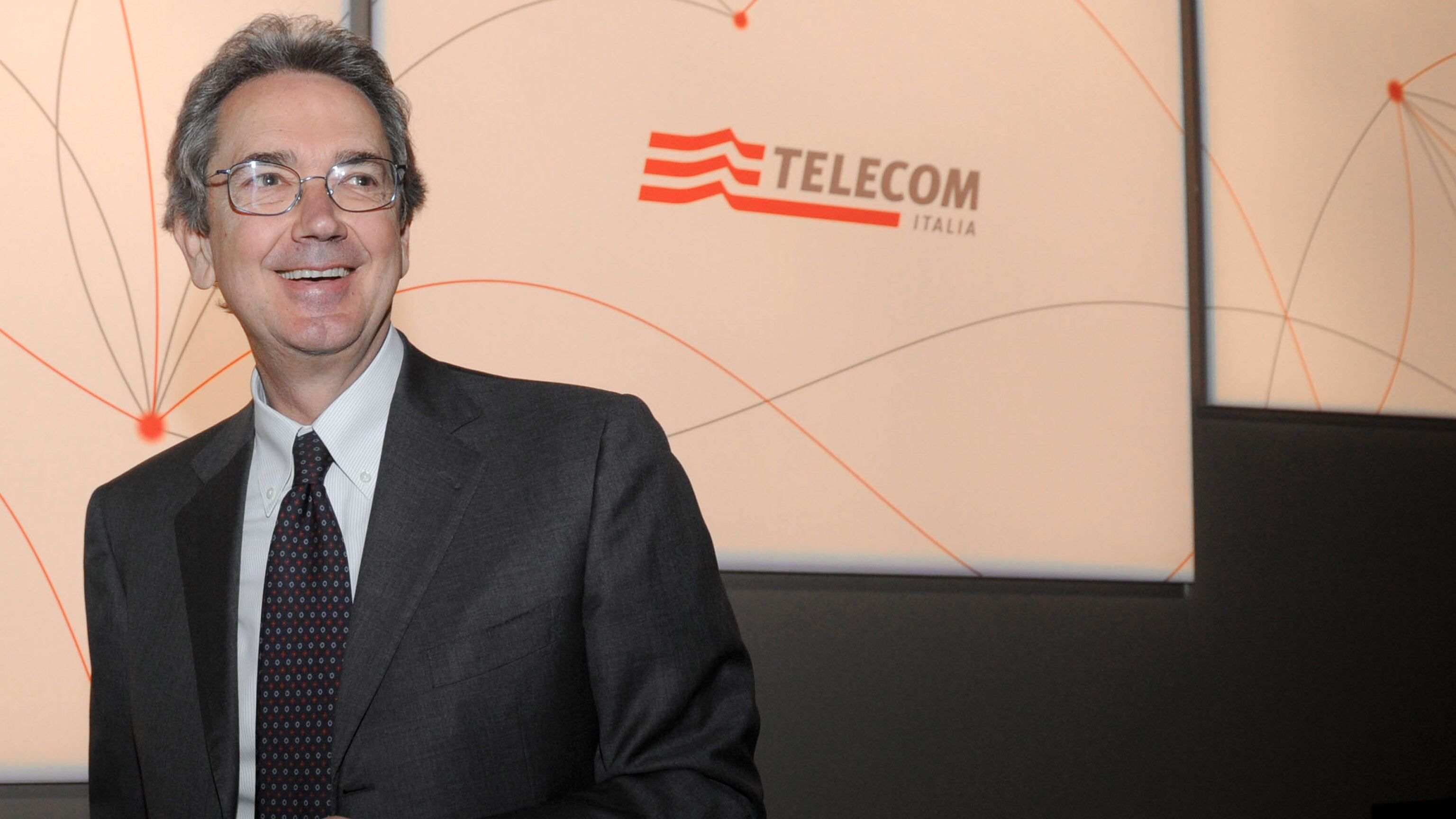 Telecom, Bernabè lascia