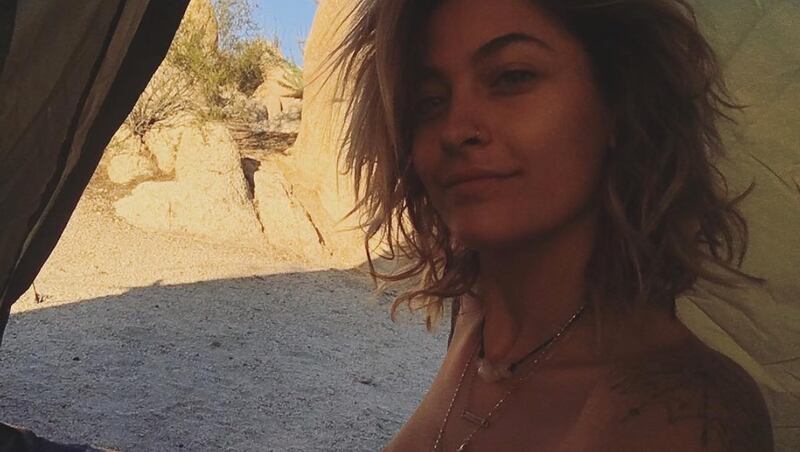 Paris Jackson in topless su Instagram 14