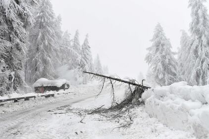 Sestriere, sommersa dalla neve 6