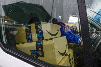 Preparativi per il Black Friday allo stabilimento di Amazon a Peterborough 2