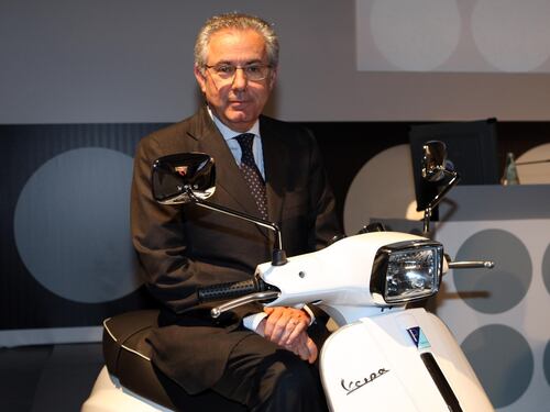 Piaggio rivede l'utile e premia i soci
