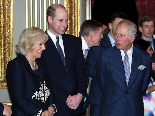 Incontro segreto a Balmoral. Re Carlo, William e Kate in difesa della monarchia