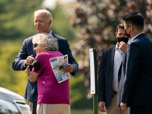 Biden in crisi vola in California per salvare il suo governatore