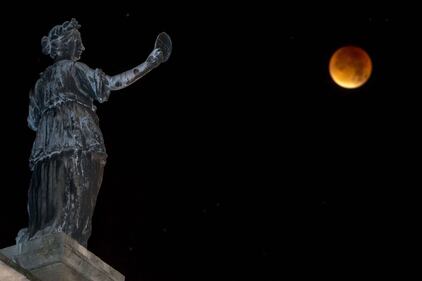 Una notte di luna rossa: ecco l'eclissi nel mondo 14