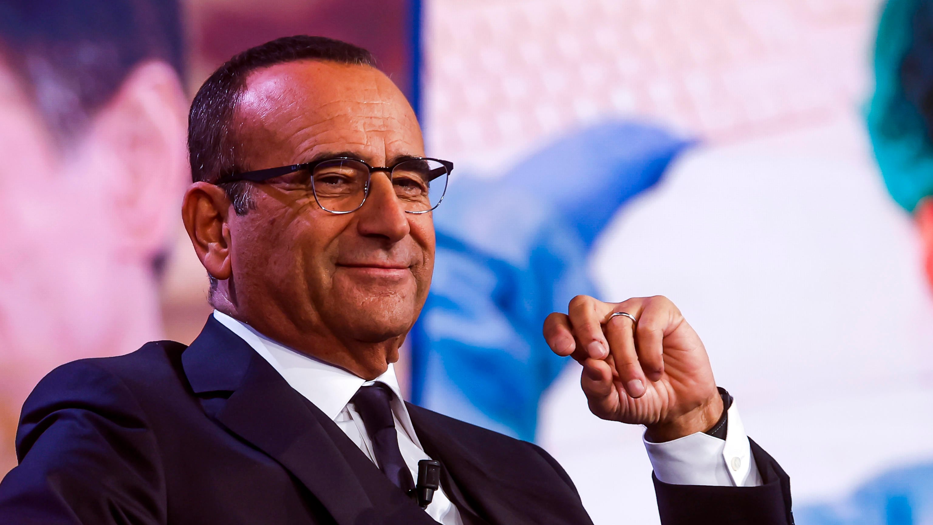 Sanremo 2026, la guida definitiva: date, conduttori, Big, ospiti e polemiche