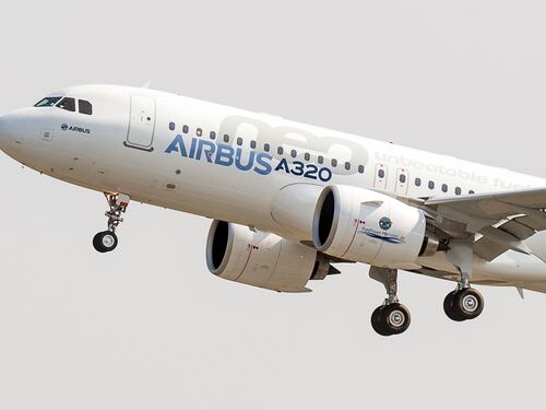 Airbus ferma 6000 aerei A320. "Un'intensa radiazione solare può impattare sui comandi"
