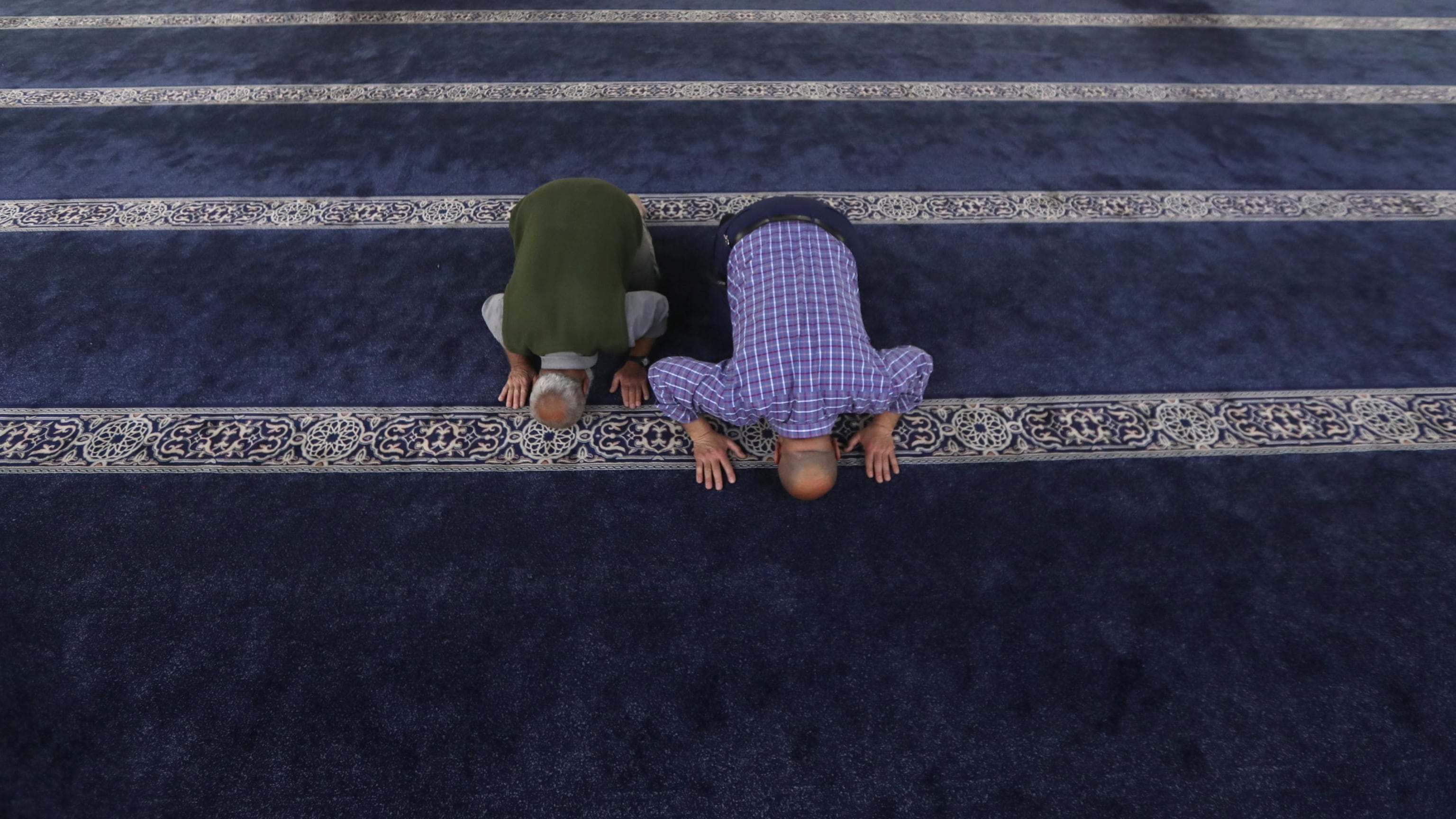 Intero paese svegliato all’alba dal canto del muezzin: è polemica nel lecchese