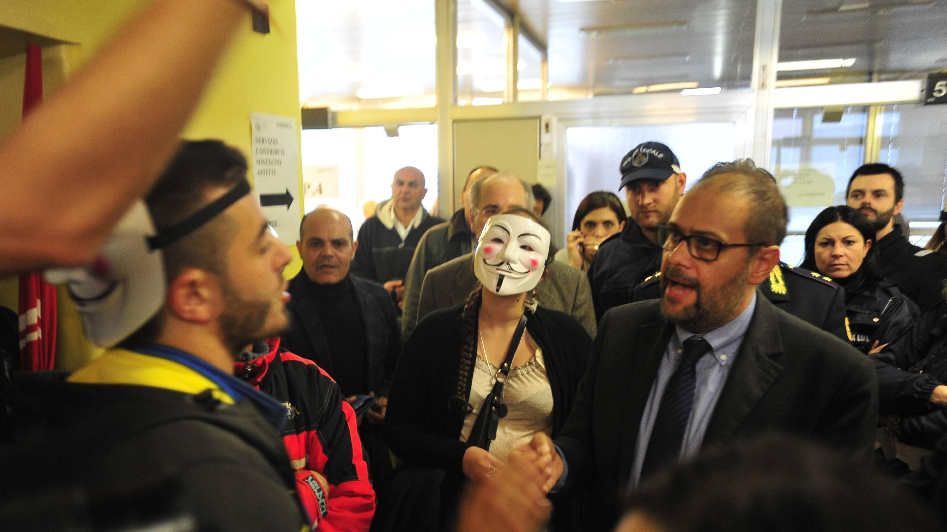 I centri sociali occupano l'assessorato