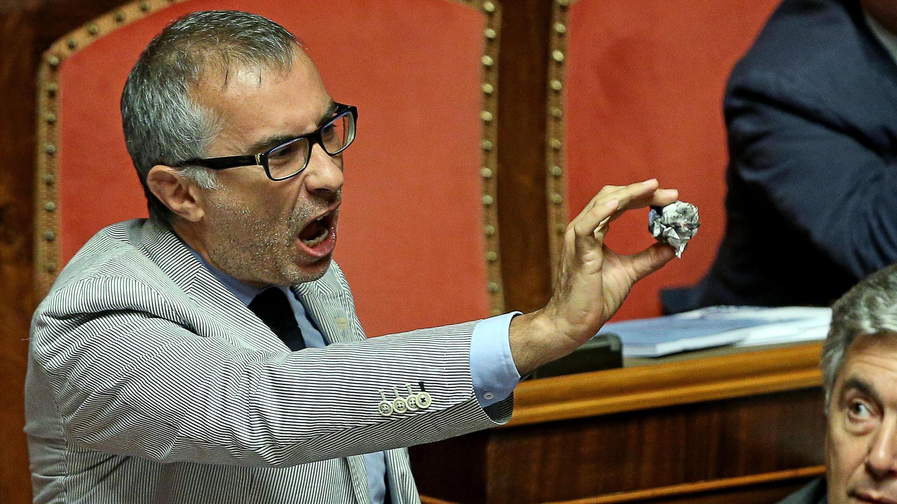 Tra palline e pianisti l'Aula diventa un circo
