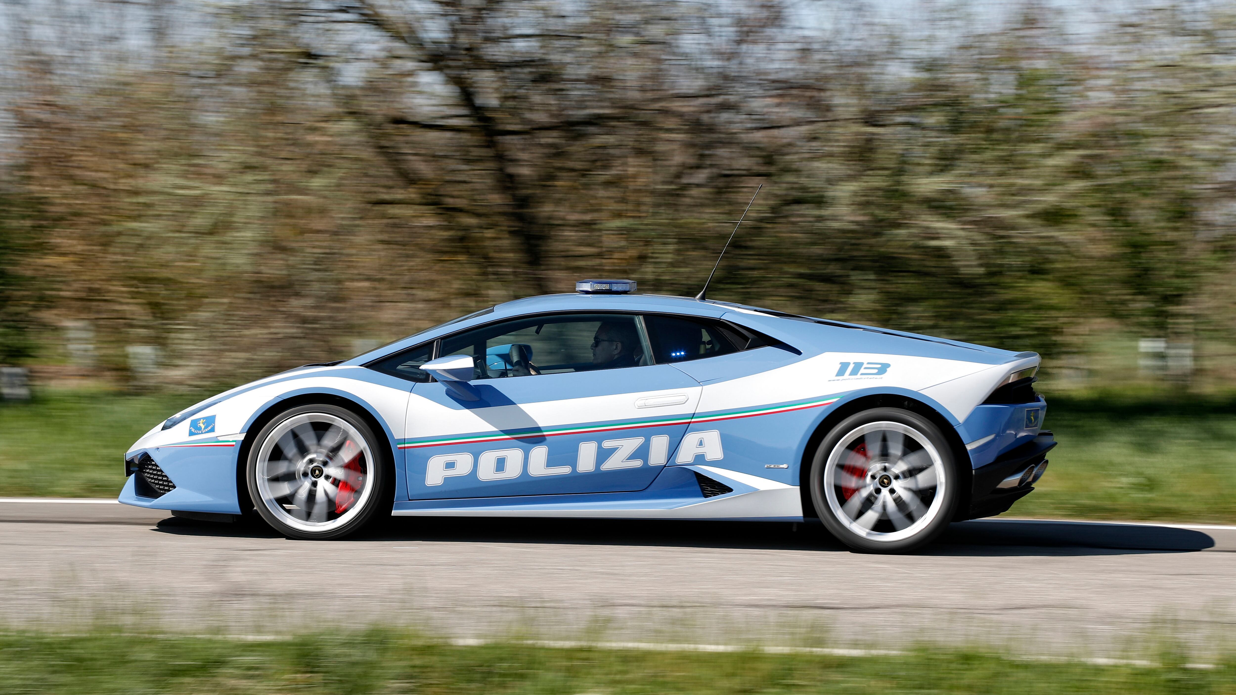 Milano, rom arrestate tra gli applausi dei residenti