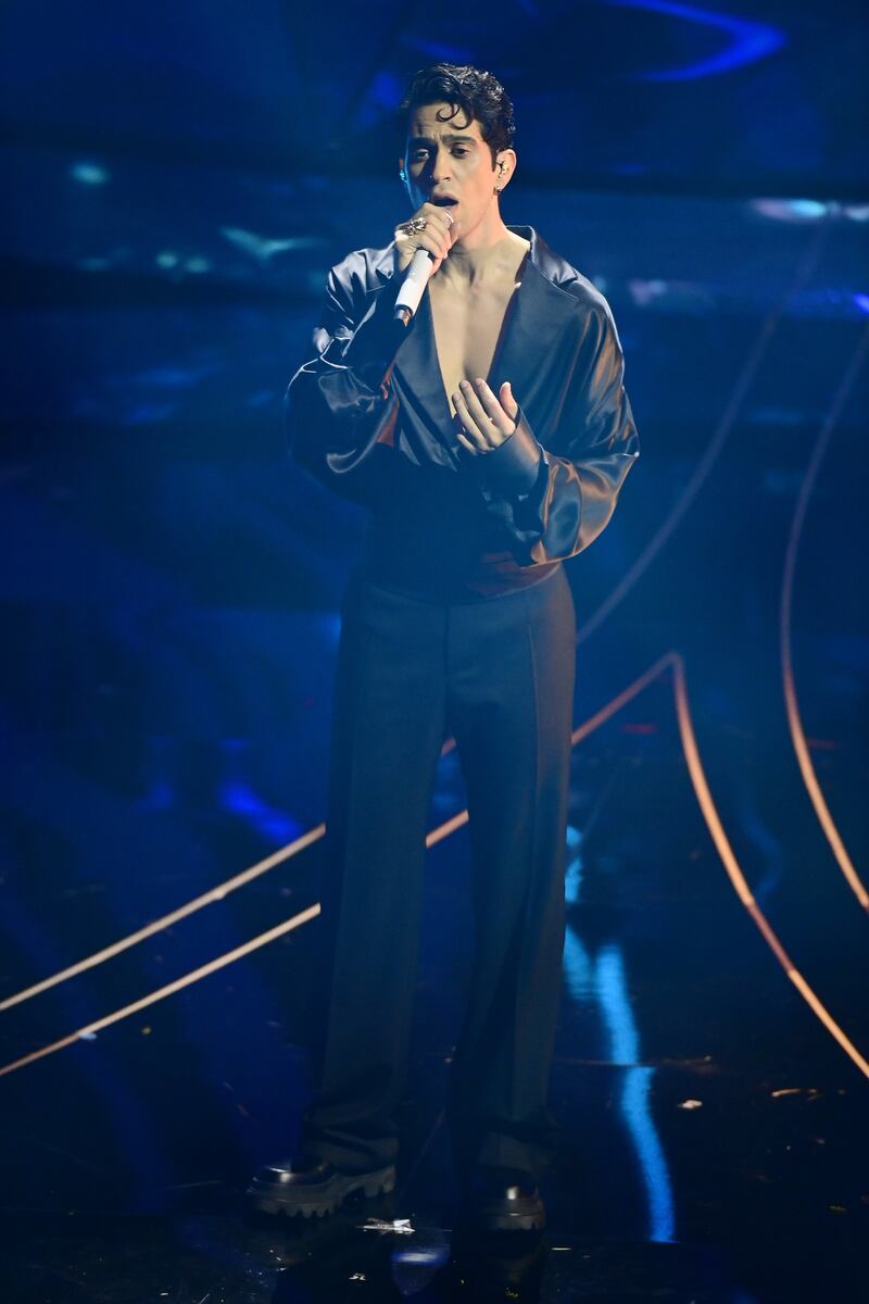 Sanremo 2024: ecco il look della quarta serata del Festival da Mahmood 7