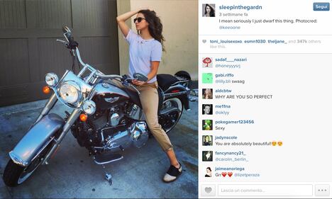 Lucy Hale e le Pretty Little Liars: come si rivelano su Instagram 3