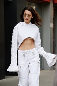 Bella Hadid hot in bikini bianco 24