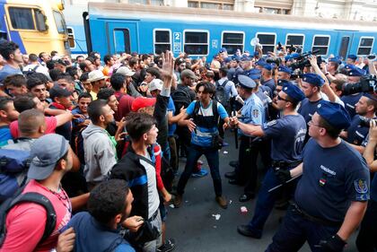 Budapest, gli immigrati prendono d'assalto la stazione 2