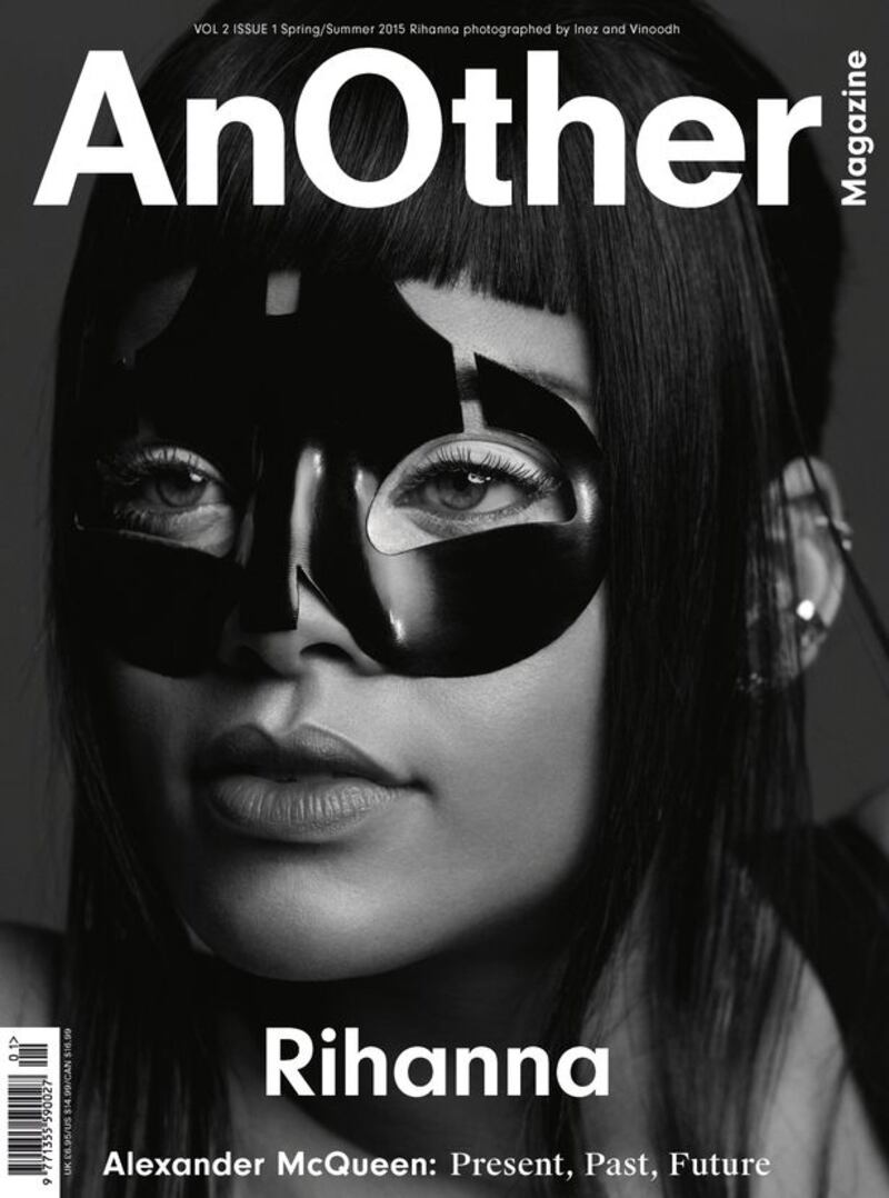 Rihanna modella bondage 2