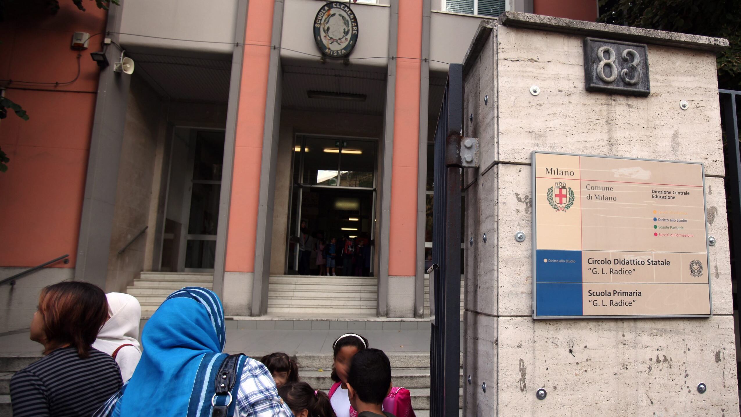 Bambini in fuga dalle scuole ghetto