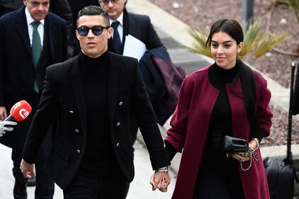 Cristiano Ronaldo e Georgina Rodriguez a Madrid: ecco gli scatti della coppia 9