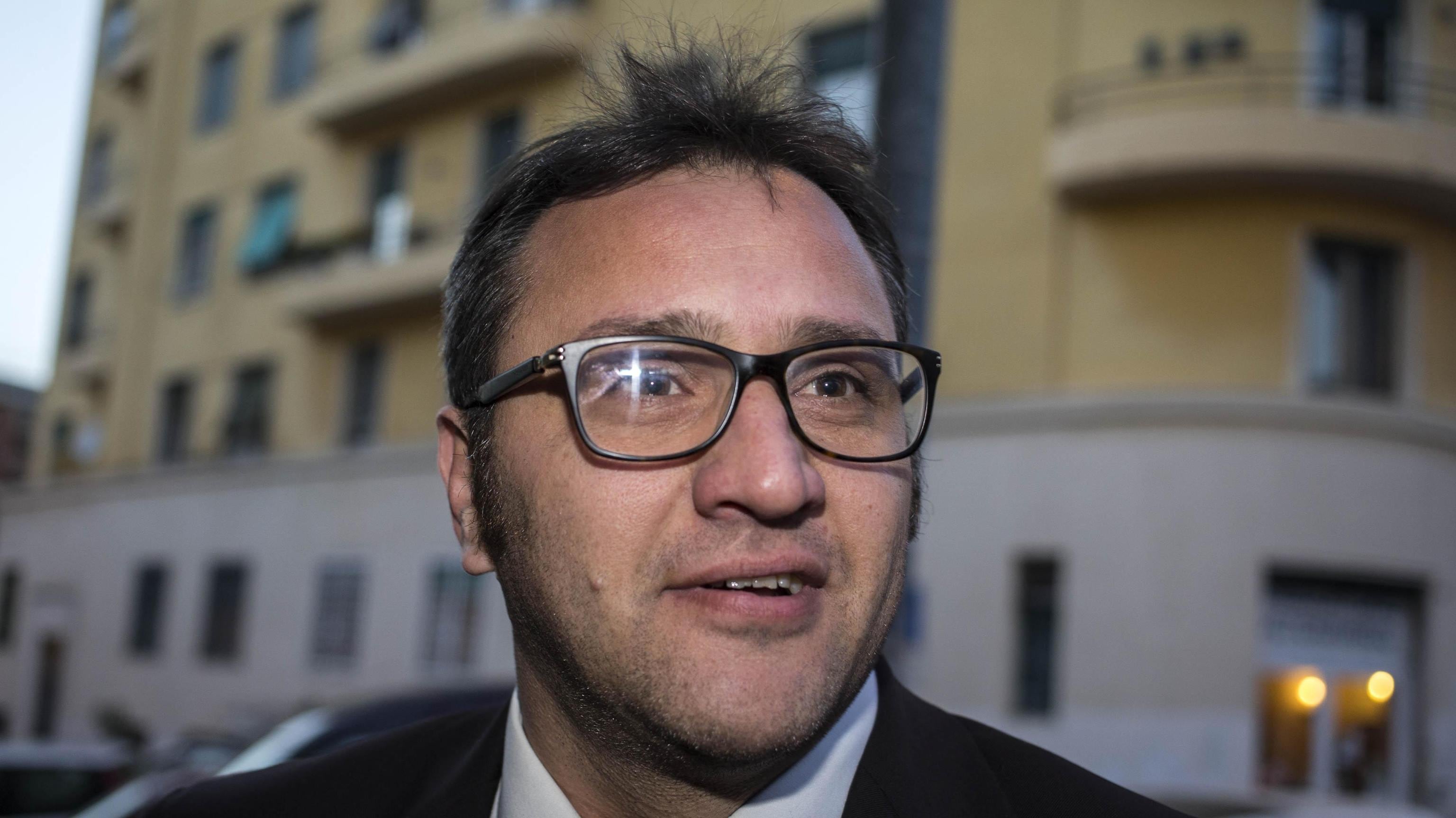 "Corro...". E nelle chat grilline scoppia il caos