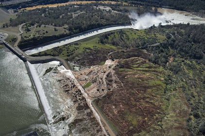 Paura in California: la diga di Oroville rischia di collassare 5