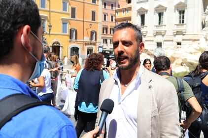 Fontana di Trevi e Piazza di Monte Citorio accolgono la protesta delle spose e degli operatori del settore Wedding 3
