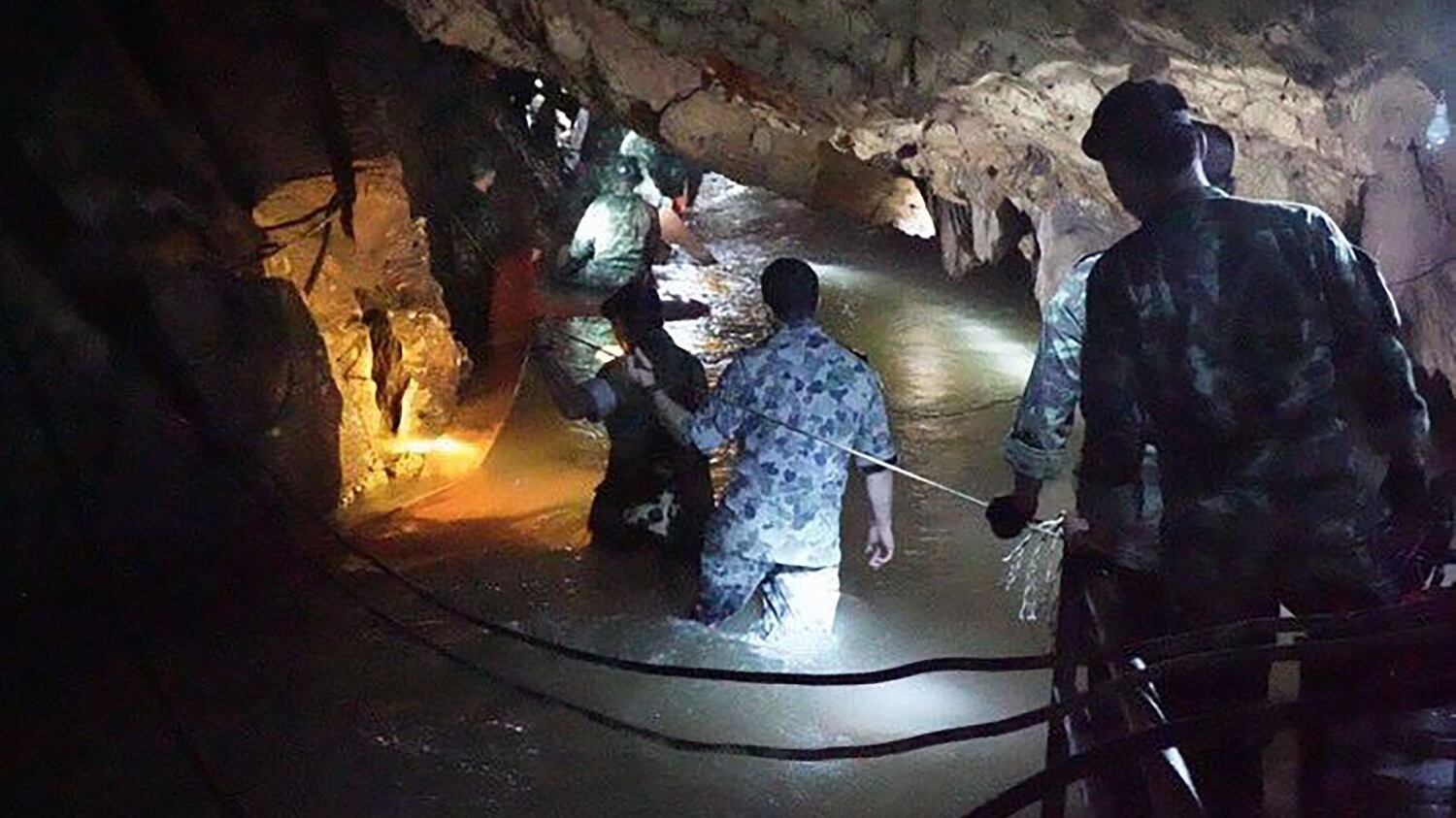 Maltempo, salvati 5 escursionisti rimasti dentro una grotta in Trentino