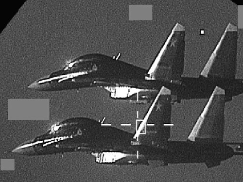 Tensione nel Baltico: i caccia della Nato intercettano i jet russi