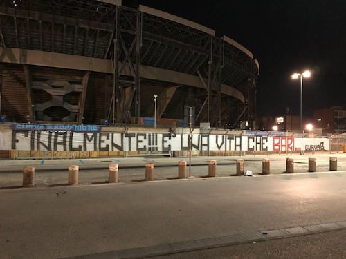 De Laurentiis prende il Bari, contestazione a Napoli